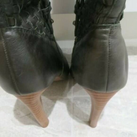 ( SALE ) NANA VTG. BLACK MID CALF BOOTS - Picture 3 of 7